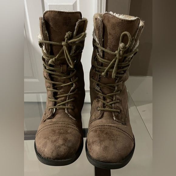 Roxy Boots - Picture 3 of 5